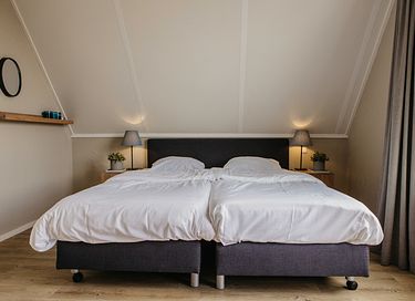 Haus mit Anlegestelle an einem friesischen See - 17