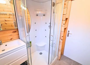 Geräumiges Chalet für Familien im Wald - 16