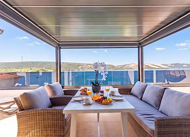 Spacious apartment with sea view and balcony - 19