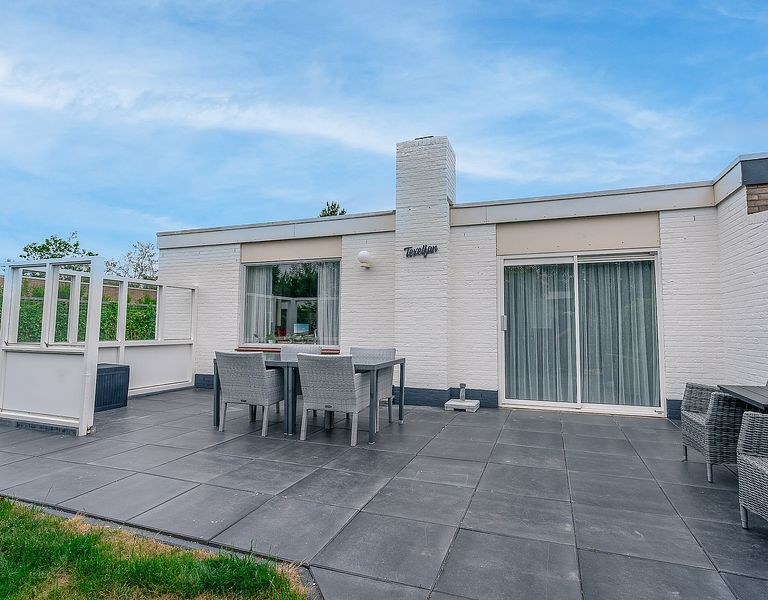 Comfortable holiday home with fenced garden - 1