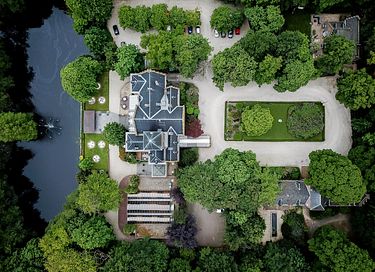 Passer la nuit dans une chambre de château majestueuse - 13