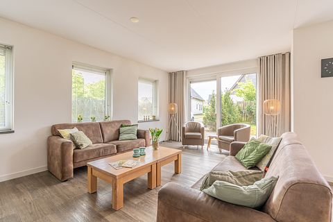 Spacious 10-person vacation villa on Texel - 4