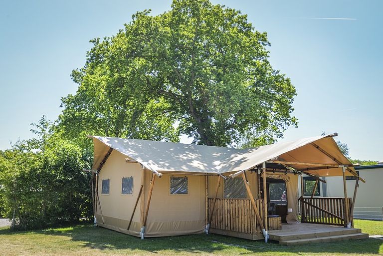 Luxe glamping met stortdouche bij een meer - 1