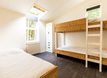 Spacious group accommodation with hot tub - 9