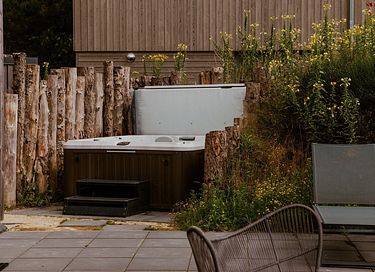 Forest lodge with wellness tub - 3