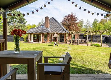 Villa mit Schlafzelt für 12 Personen