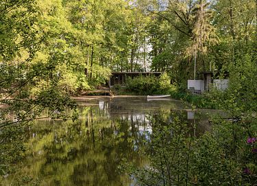 Unique lakeside holiday home with hot tub - 35