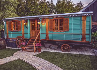 Unique circus wagon with jacuzzi and sauna - 1