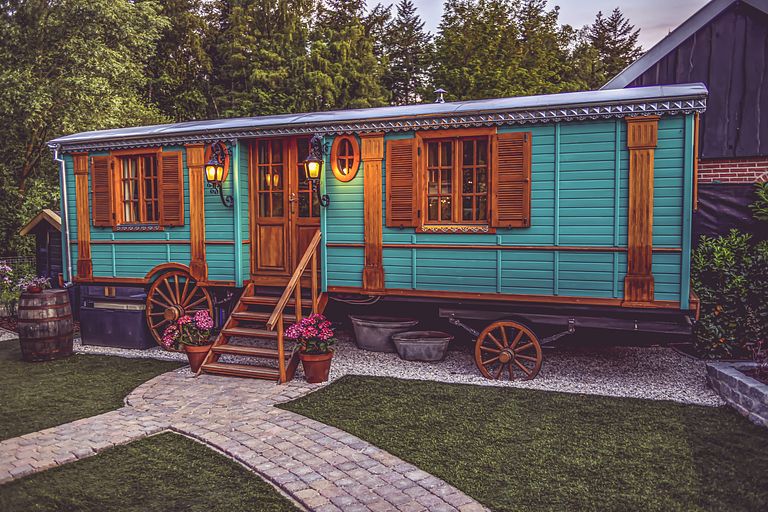 Unique circus wagon with jacuzzi and sauna - 1
