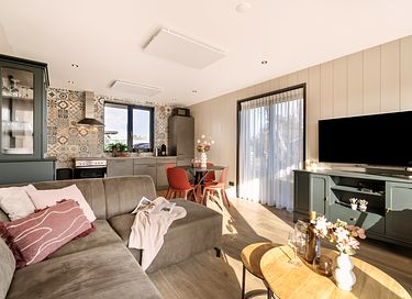 Modern house with bath close to the sea - 9