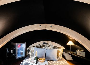 Luxe privé glamping aan het water met hottub - 14