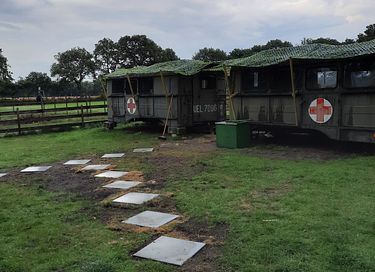 Omgebouwde leger operatiewagen in de natuur! - 10