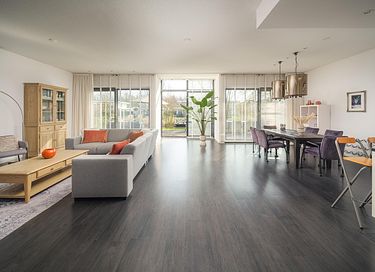Maison moderne avec ponton au bord de l'eau - 7