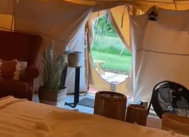 Slapen in een romantische tipi met hottub - 15