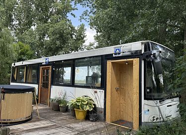 Hébergement spécial dans un bus avec jacuzzi - 13