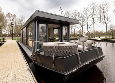Houseboat op het Sneekermeer