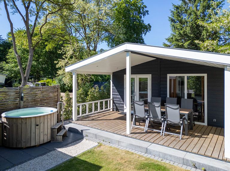 Lodge voor 6 personen met eigen hottub  - 1