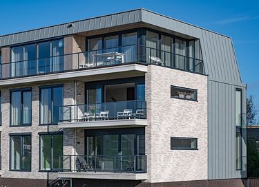 Spacious penthouse close to the sea