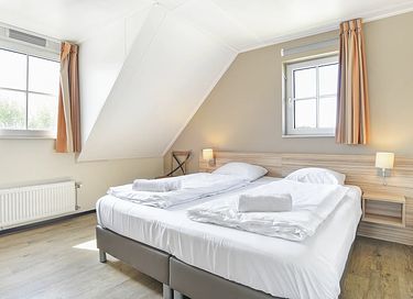 Spacious group home near the coast of Zeeland - 12