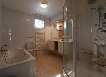 Stijlvolle strandvilla met hottub en uitzicht - 12