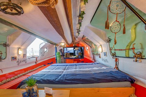 A unique water stay on a Lifeboat - 4