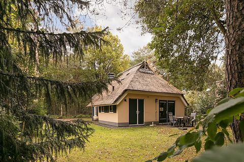 Bungalow with box bed for children - 3