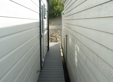 Strandhuisje op het strand bij Vlissingen - 15