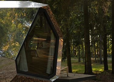 Romantic mirror-themed cottage with a hot tub - 12