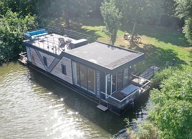 Water villa in a beautiful spot in Friesland - 1