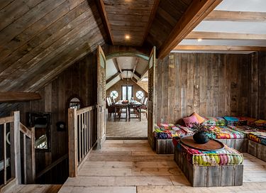 Beautifully renovated farmhouse with many luxuries - 23