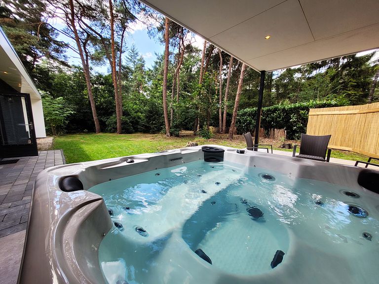 Wellnesshuis met jacuzzi en sauna - 1