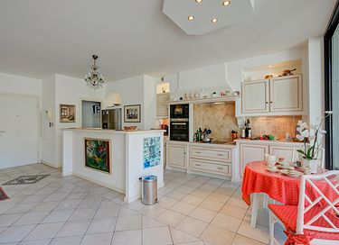Logement de vacances moderne et luxueux avec piscine privée - 15
