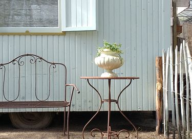 Cozy and romantic circus wagon - 2