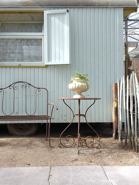 Cozy and romantic circus wagon - 2