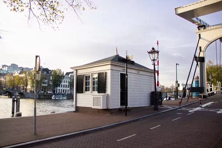 Bridge house in the center of Amsterdam - 1
