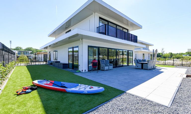 Child-friendly villa on the waterfront - 1