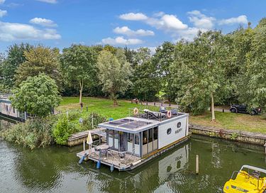 Houseboat di lusso con terrazza sul tetto