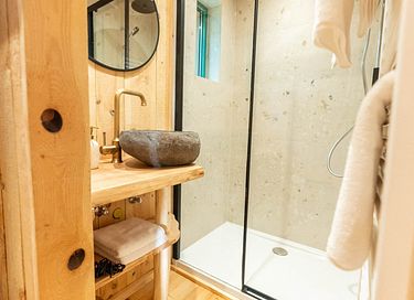 Romantic overnight stay among the trees - 17