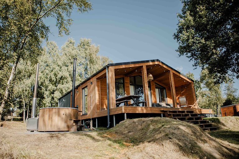 Cottage avec jacuzzi et vue sur un lac - 1