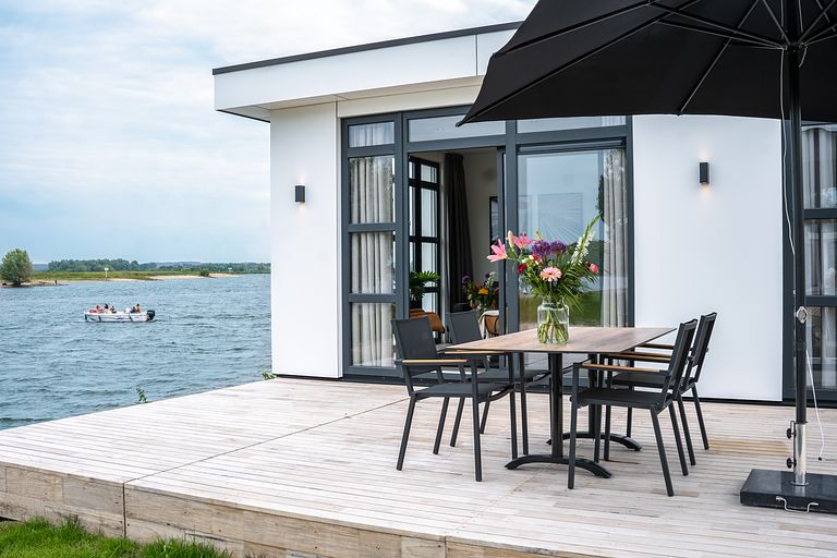 Luxuriöses Ferienhaus direkt am Wasser - 1