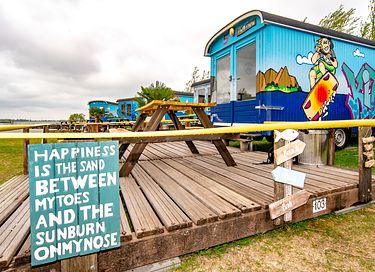 Une roulotte au bord de la plage - 14