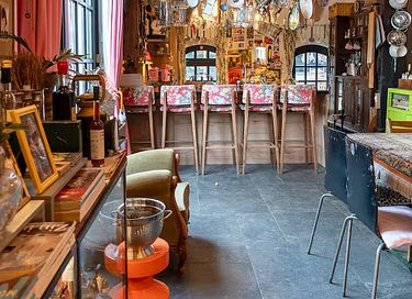 A Colorful Stay in a Historical Farmhouse - 14