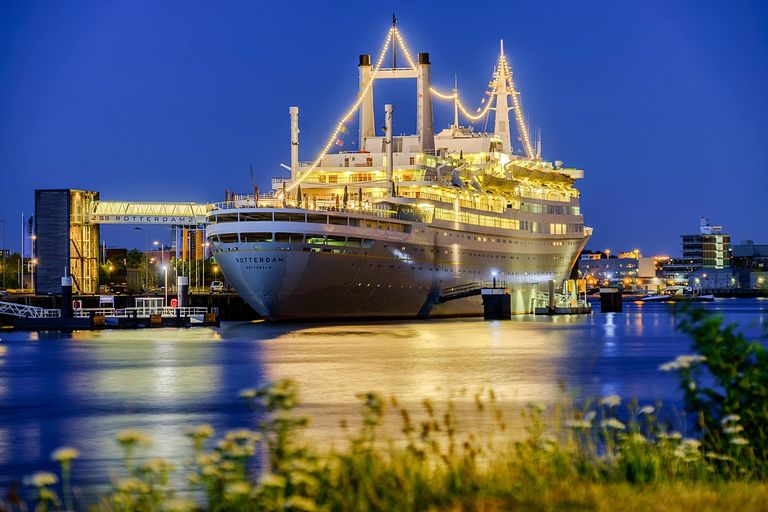 Overnacht op een cruiseschip in Rotterdam - 1