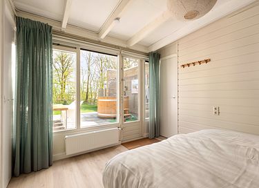 Modern bungalow with hot tub on the edge of the dunes - 3