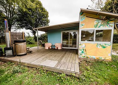 Colorful holiday home with private hot tub - 2