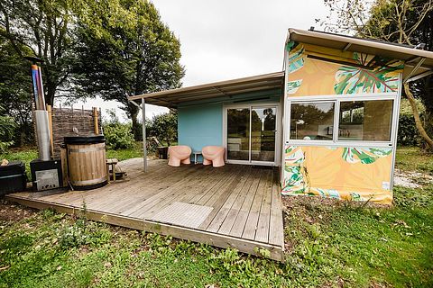 Colorful holiday home with private hot tub - 2