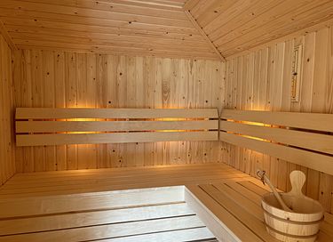Slapen in een 'hooischuur' met privé wellness - 5