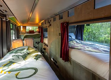 Uniek overnachten in een harmonica bus - 8
