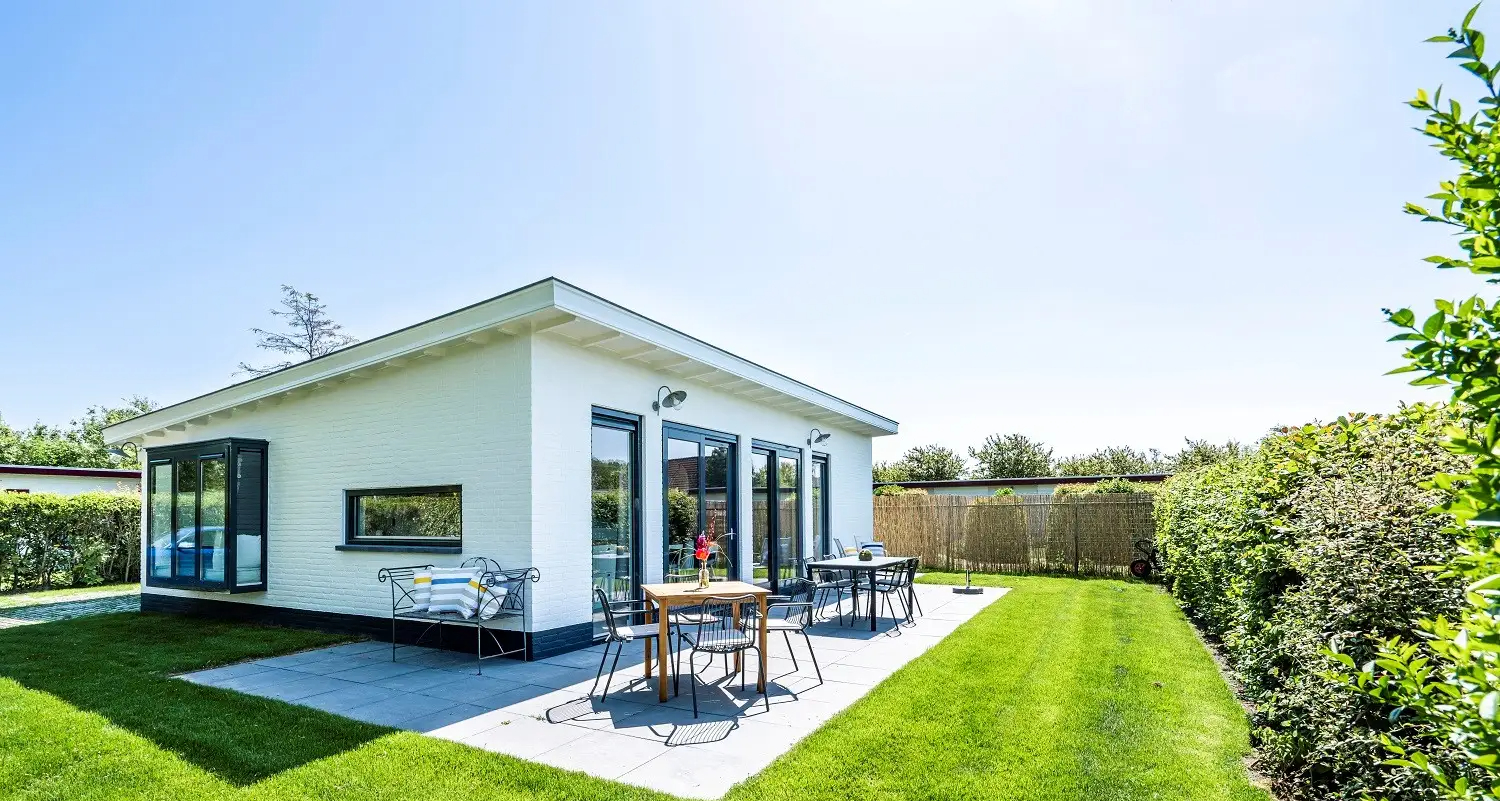 Moderne bungalow (8p) aan de kust in Zeeland