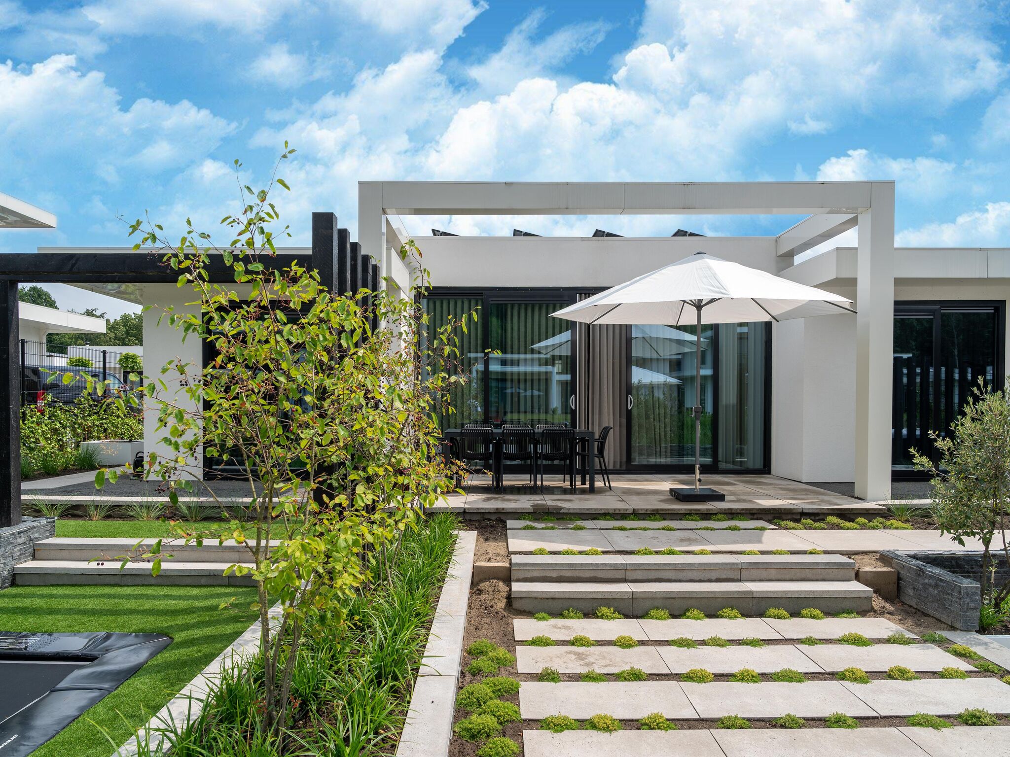 Villa met jacuzzi aan het water